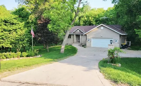 8526 Oak Ridge Dr, Spicer, MN 56288