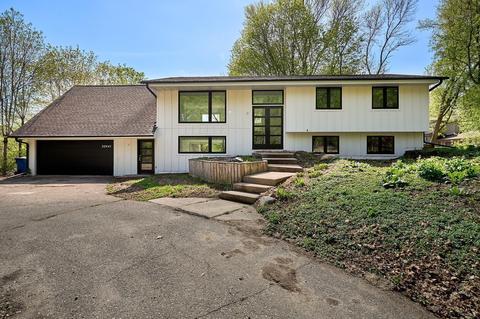 20445 Manor Rd, Shorewood, MN 55331