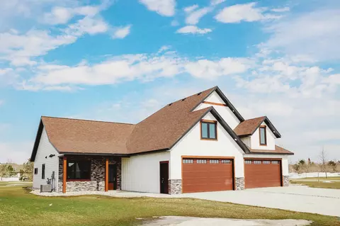 681 8th Ave SW, Perham, MN 56573