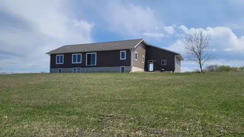 580 SW Lake St, Avoca, MN 56114