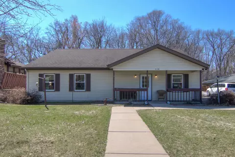 538 Woodridge Ct, Menomonie, WI 54751