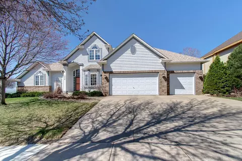 1004 Newhall Dr, Faribault, MN 55021