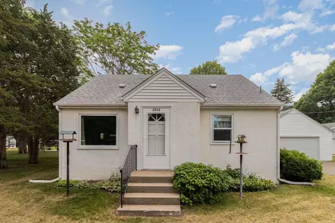 2514 Woodcrest Dr, Mounds View, MN 55112