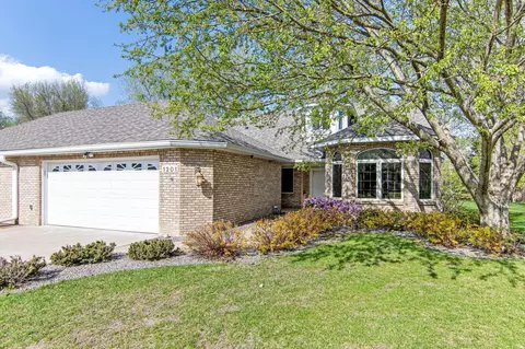1201 Silverthorn Ct, Shoreview, MN 55126