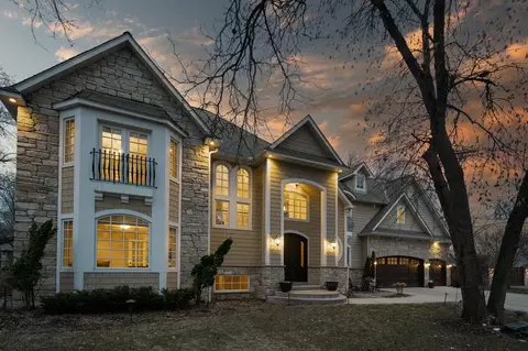 5501 Woodcrest Dr, Edina, MN 55424