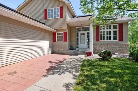 1410 Mary St N, Maplewood, MN 55119