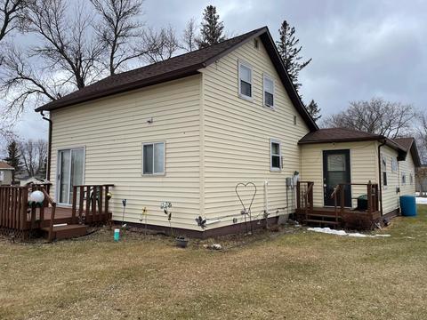 201 4th St W, Lancaster, MN 56735
