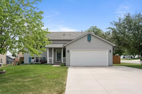 1805 Brittany Dr, Shakopee, MN 55379