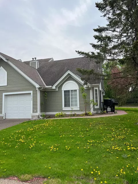 2466 Cochrane Cir, Woodbury, MN 55125