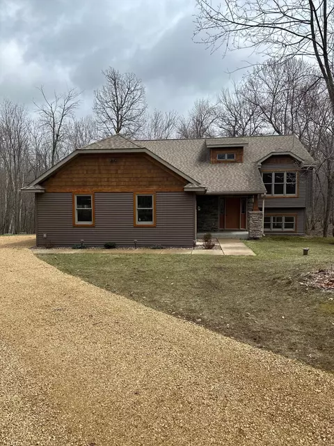 358 195th St, Osceola, WI 54020
