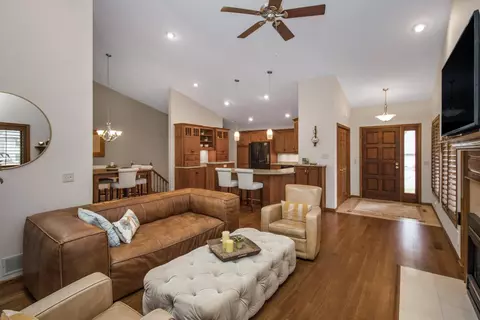 506 Holly Cir, Wayzata, MN 55391