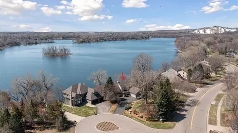 1013 Crystal Lake Rd E, Burnsville, MN 55306