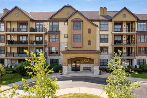 1320 Riverside Ln #304, Mendota Heights, MN 55118