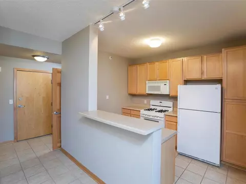 2566 Ellis Ave #407, Saint Paul, MN 55114