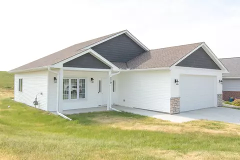 219 Falcon Run, Eagle Lake, MN 56024