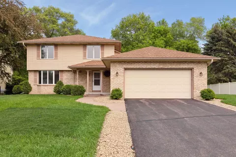 7325 Parkview Dr, Mounds View, MN 55112