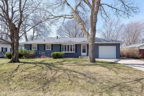 106 Diane Dr, Eagle Lake, MN 56024