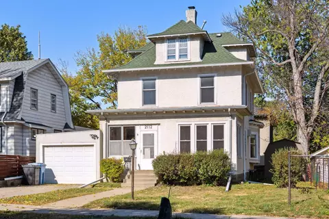 2112 Laurel Ave, Minneapolis, MN 55405