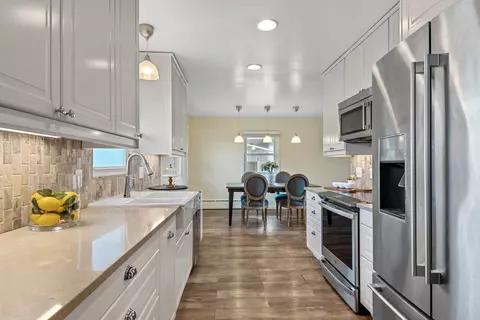 3220 Silver Lake Rd NE, Saint Anthony, MN 55418