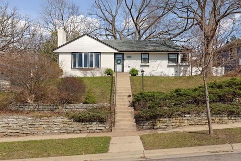 1340 Sumner St, Saint Paul, MN 55116
