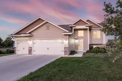 1642 Walnut Ct, Mayer, MN 55360