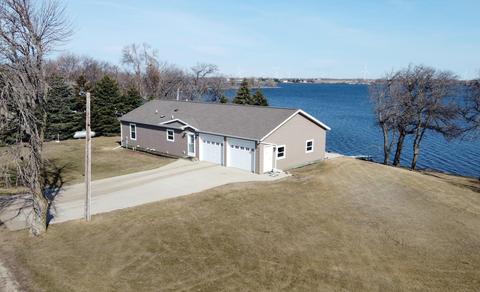 1608 Picnic Point Ln, Lake Benton, MN 56149