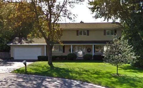 3011 W 96th Street Cir, Bloomington, MN 55431
