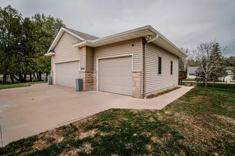 2201 9th Pl SW, Austin, MN 55912 photo 8