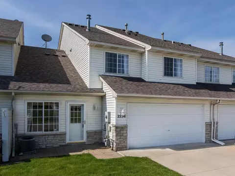 2238 Flamingo Dr, Shakopee, MN 55379