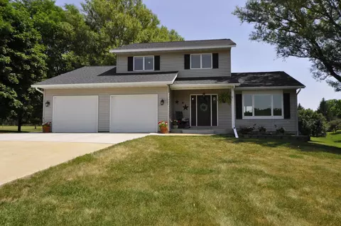1064 Idso Ct, Saint Charles, MN 55972