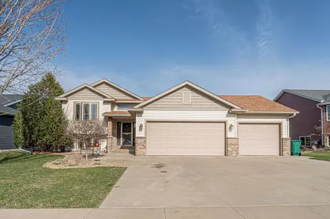 410 13th Ave NW, Kasson, MN 55944