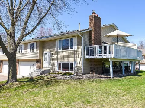 4654 Ridge Cliff Dr, Eagan, MN 55122