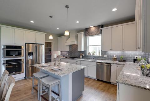 1704 August Dr, Shakopee, MN 55379