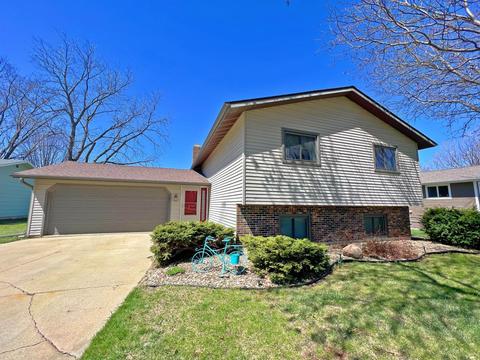 406 9th Avenue Cir NW, Kasson, MN 55944