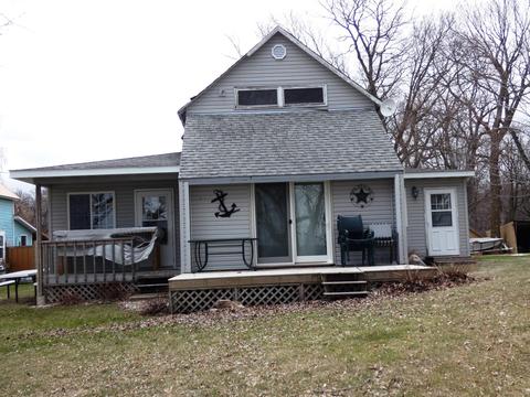 22 Koch Cir, Tracy, MN 56175