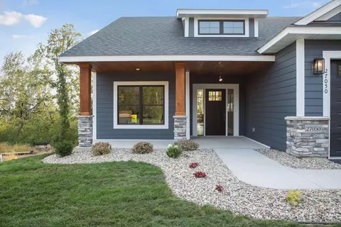 25 Nn Condon Ct, Mendota Heights, MN 55120
