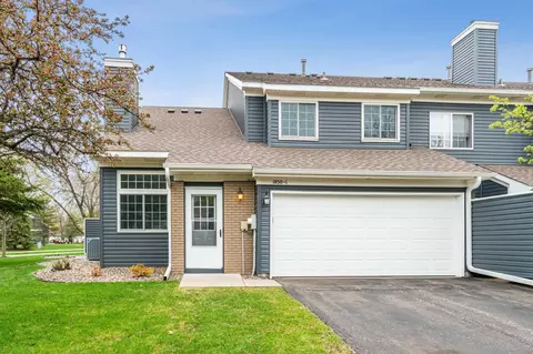 1850 Donegal Dr #1, Woodbury, MN 55125