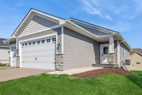 449 Grant Ave SE, Hutchinson, MN 55350