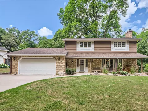 2705 Urbandale Ln N, Plymouth, MN 55447