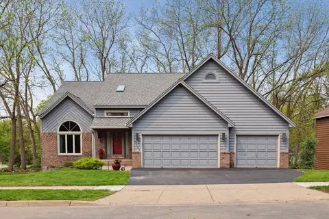 9601 Briar Cir, Bloomington, MN 55437