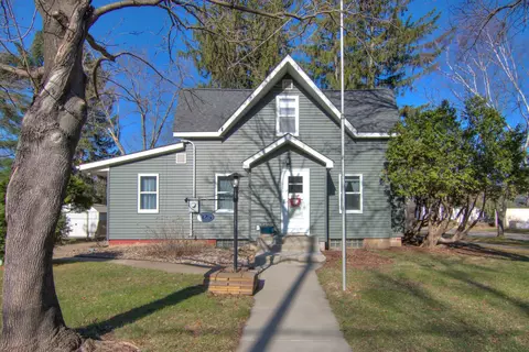 925 9th St, Hudson, WI 54016