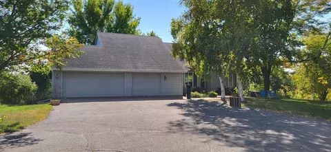 655 E 260th St, New Prague, MN 56071