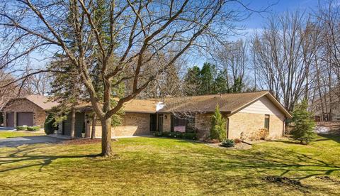 24 Jewel Ln N, Plymouth, MN 55447