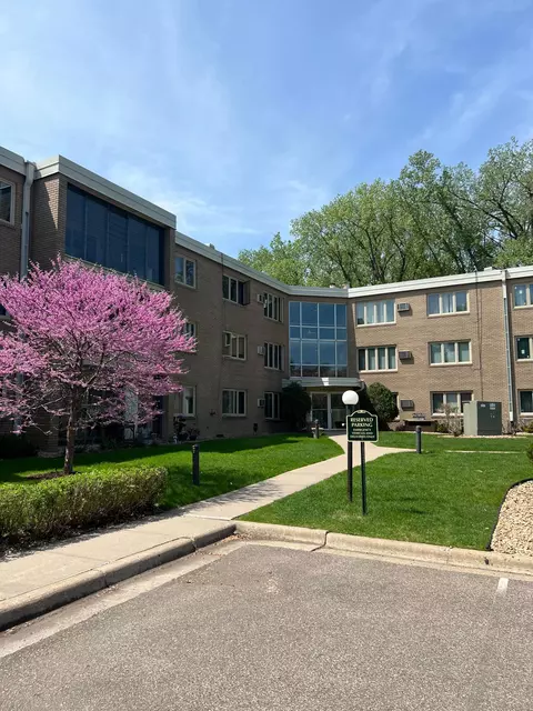 4370 Brookside Ct #302, Edina, MN 55436