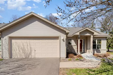 27765 Woodland Dr, Chisago City, MN 55013