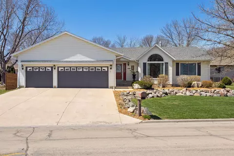 2017 Greenwood Dr, Albert Lea, MN 56007