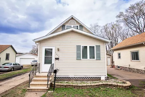 1272 W 2nd St, Winona, MN 55987