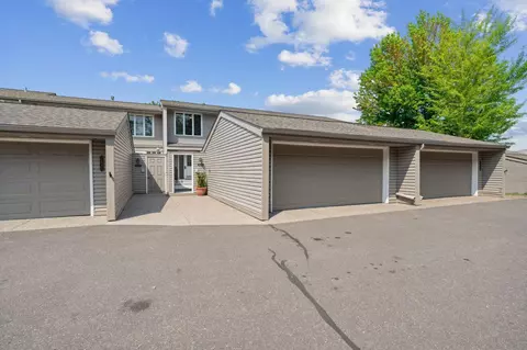 455 County Road C W, Roseville, MN 55113