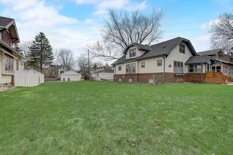 1106 Hawthorne Ave E, Saint Paul, MN 55106