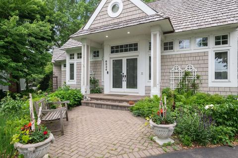 6524 Smithtown Rd, Excelsior, MN 55331